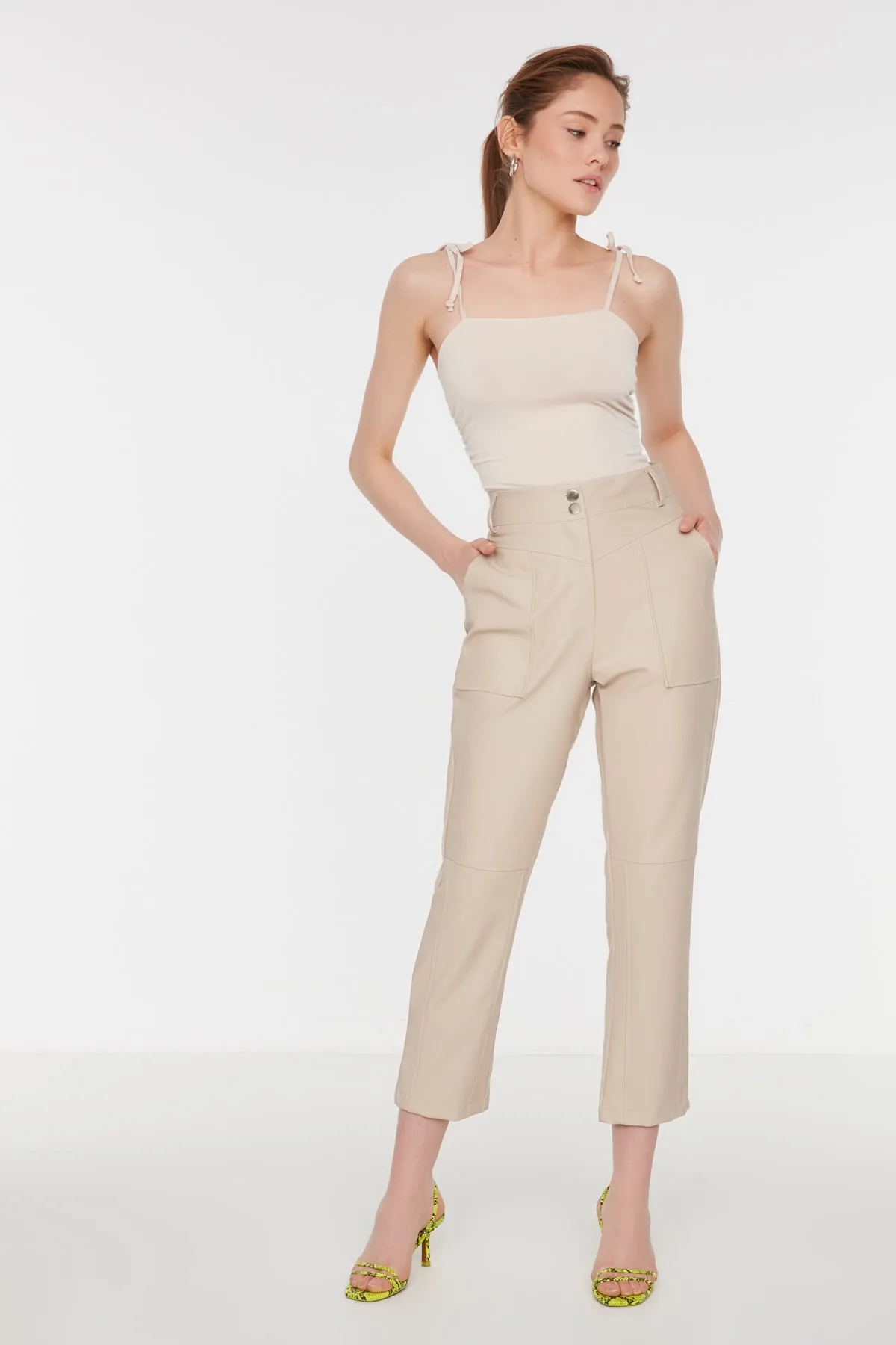 Trendyol Collection  Stone Cigarette gewebte Kunstlederhose TWOAW22PL0347
