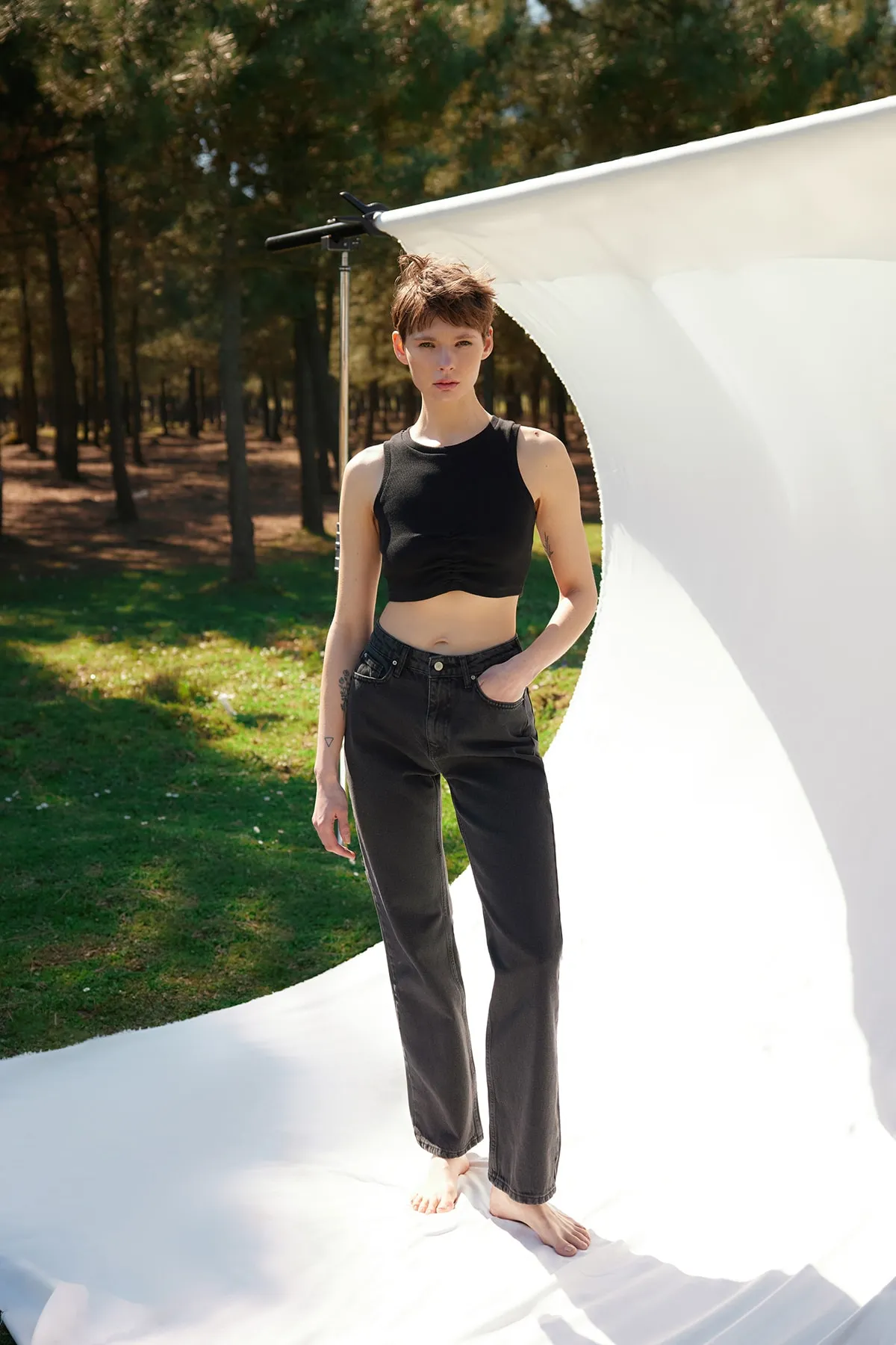 Trendyol Collection  Schwarze, nachhaltigere High Waist Long Straight Jeans TWOAW23JE00078