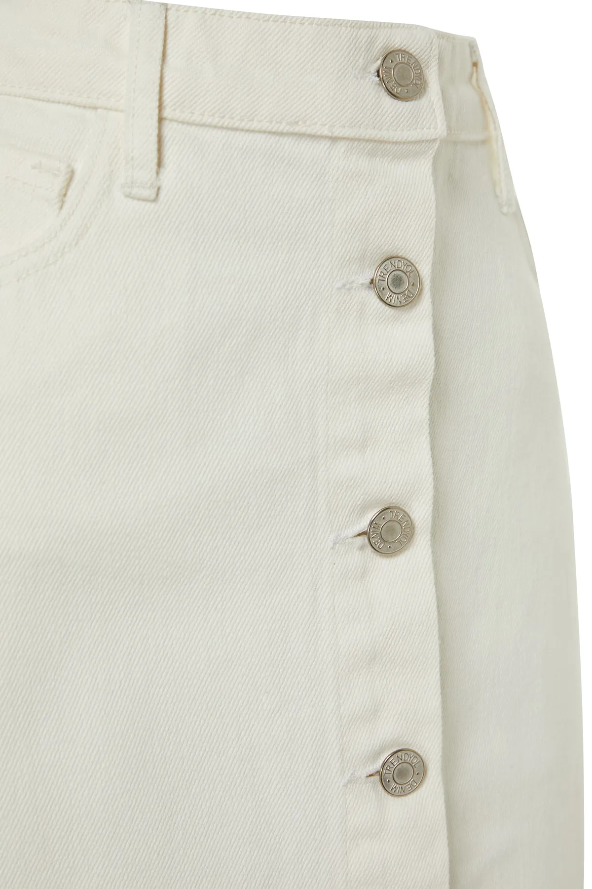 Trendyol Collection  Ecrufarbener Denim-Jeansrock mit Knopfverschluss TCTSS23EE00024