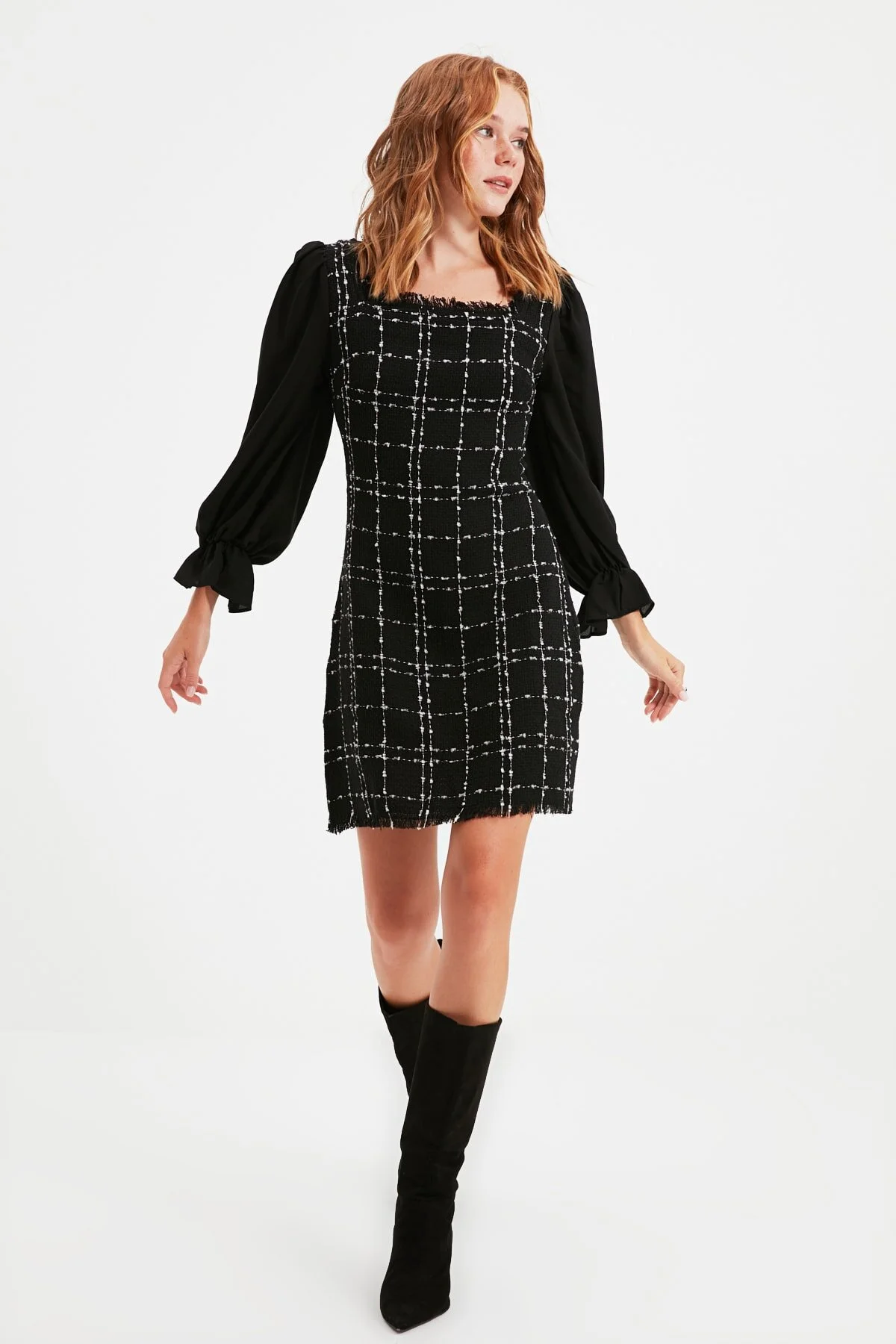 Trendyol Collection  Schwarzes Tweed-Kleid mit Mini-Chiffonärmeln in A-Linie und detailliertem Webmuster TWOAW21EL0532