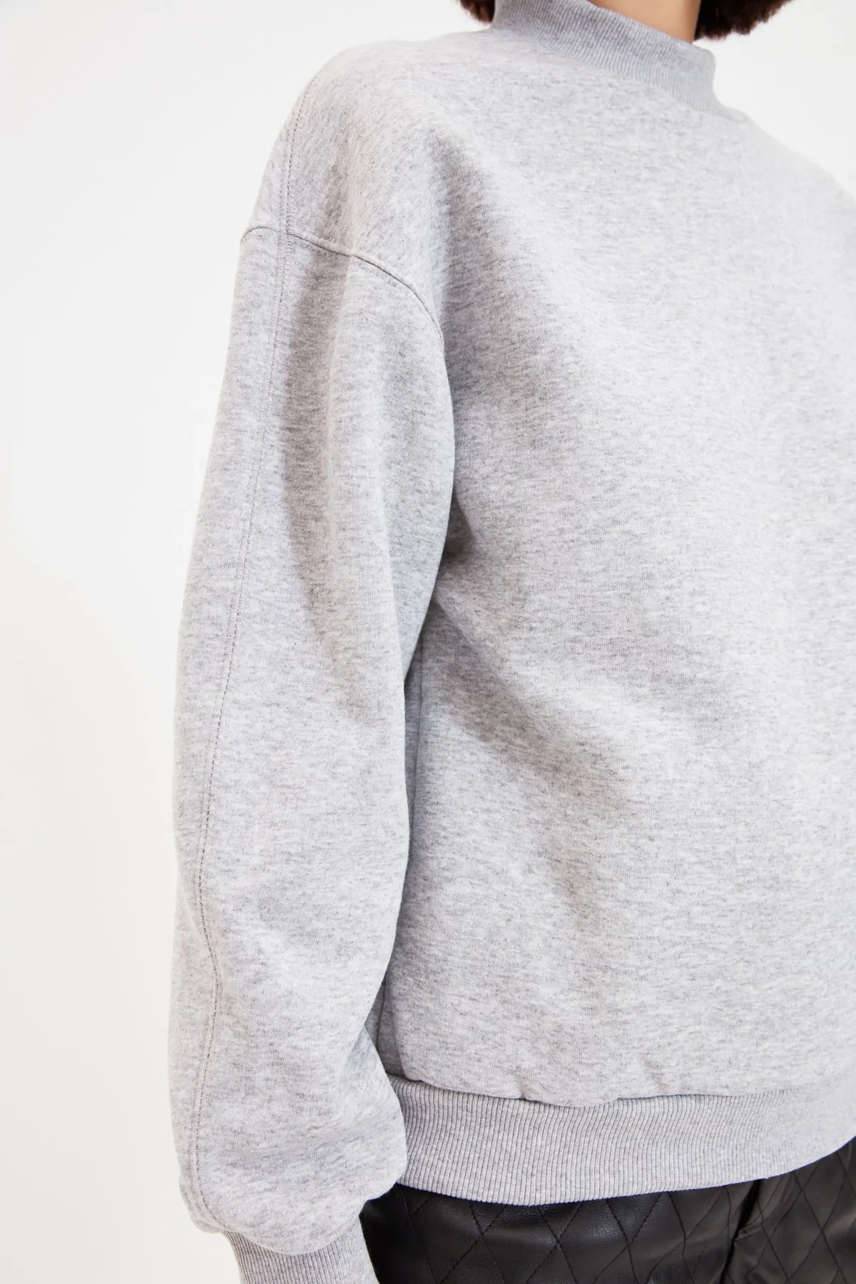 Trendyol Collection  Graues, dickes Fleece-Innenfutter, Stehkragen, entspannte/bequeme Passform, Strick-Sweatshirt TWOAW20SW0584