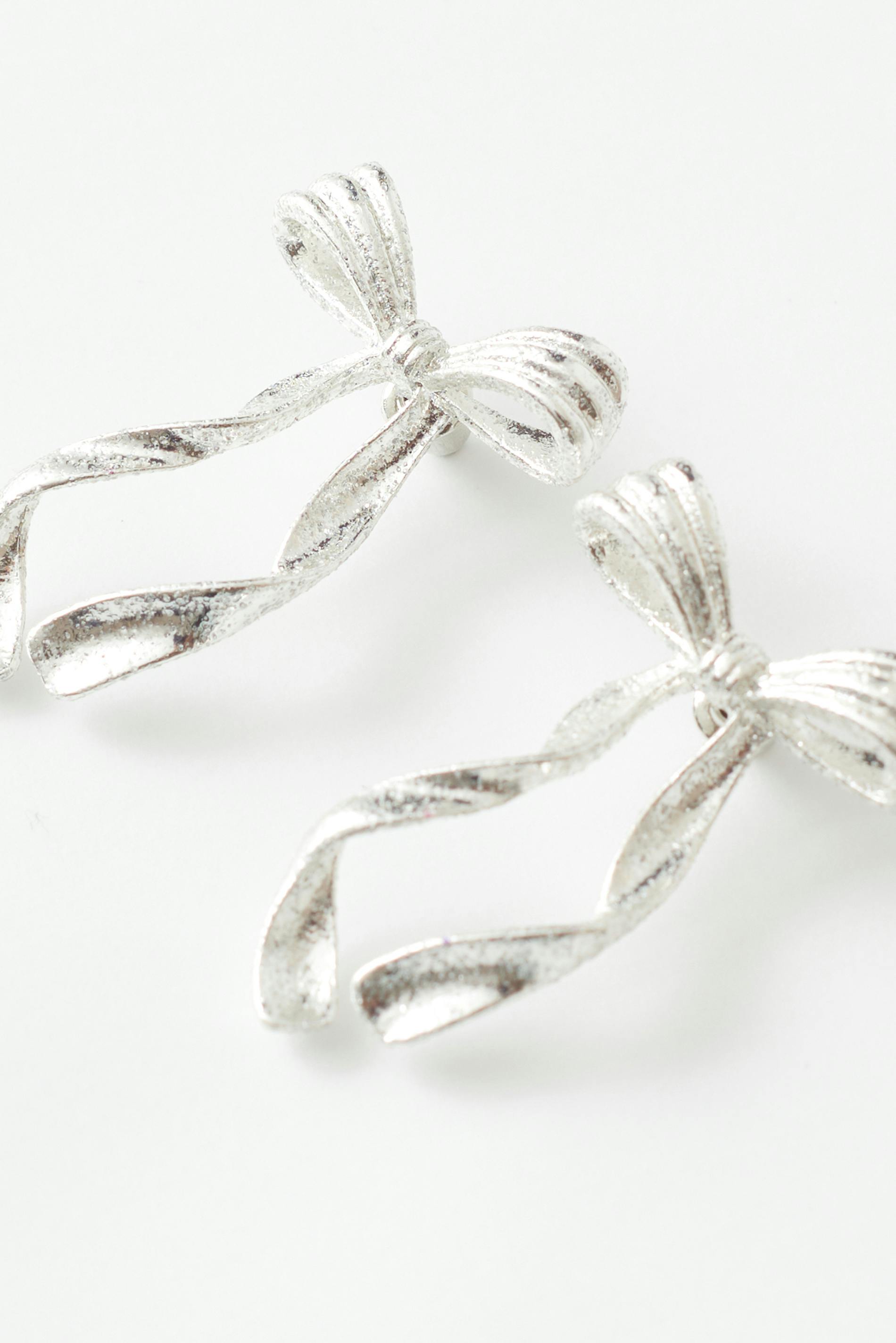 Bow earrings