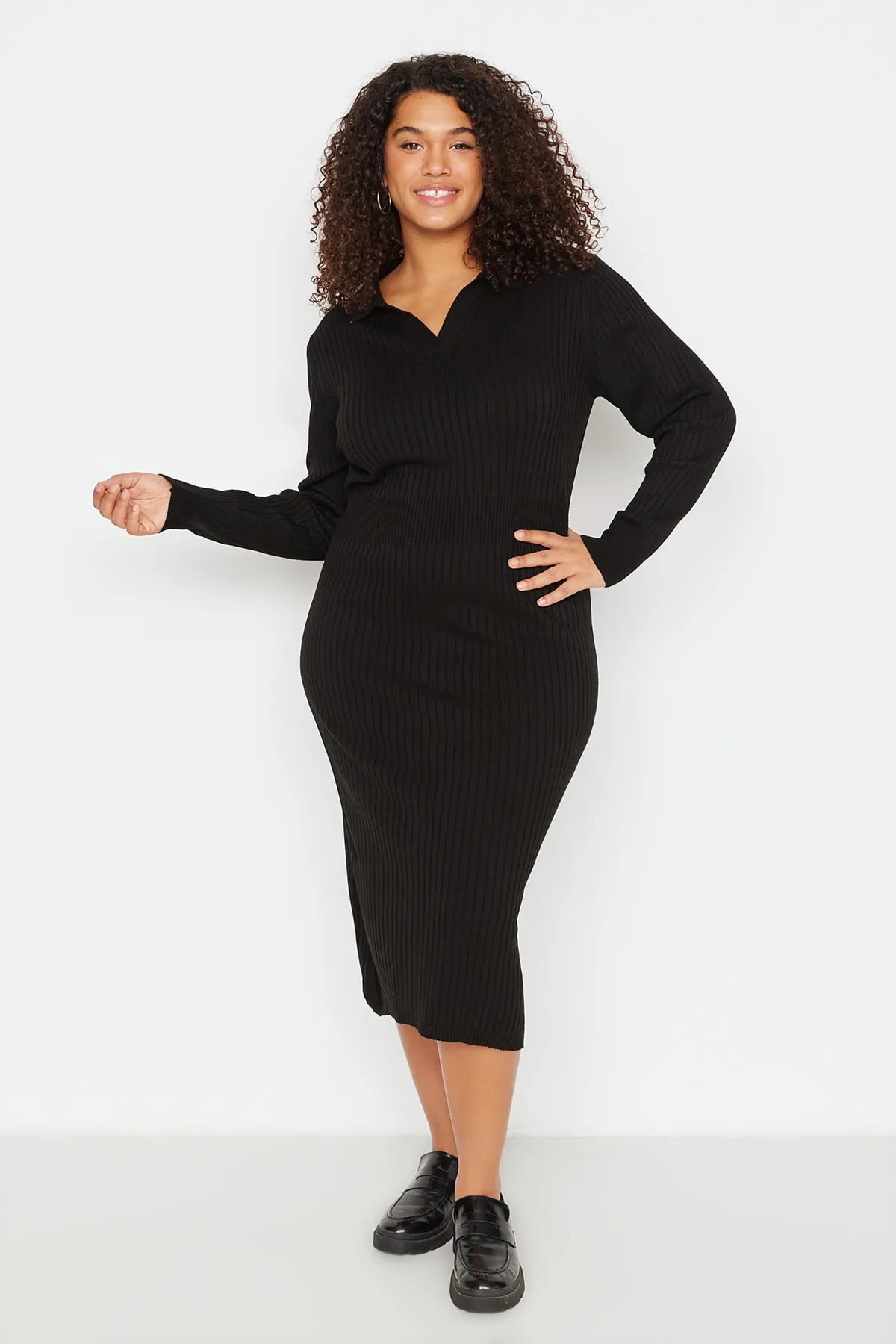 Trendyol Curve  Schwarzes Strickkleid mit Rollkragen