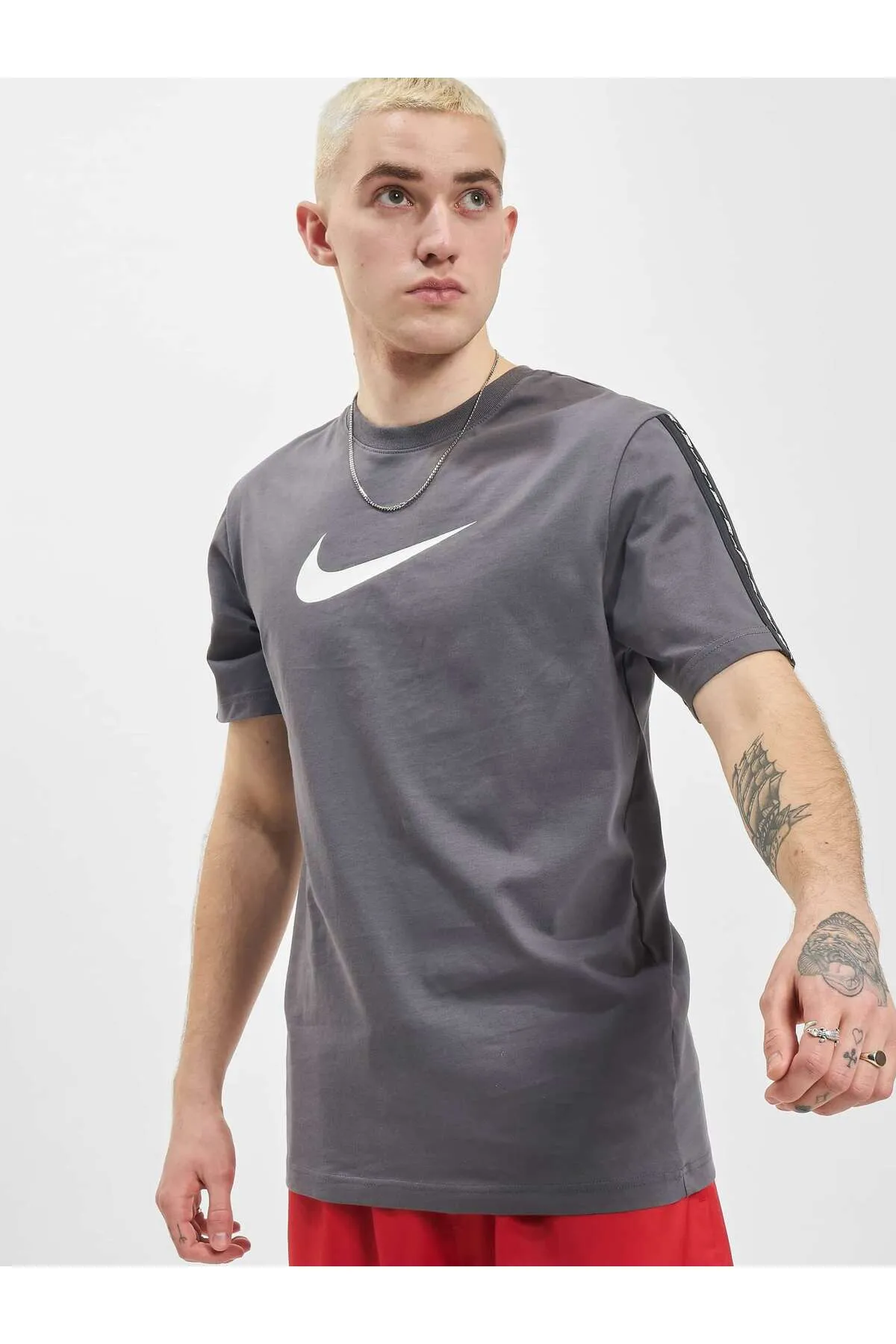Nike  Herren Nike NSW Repeat T-Shirt