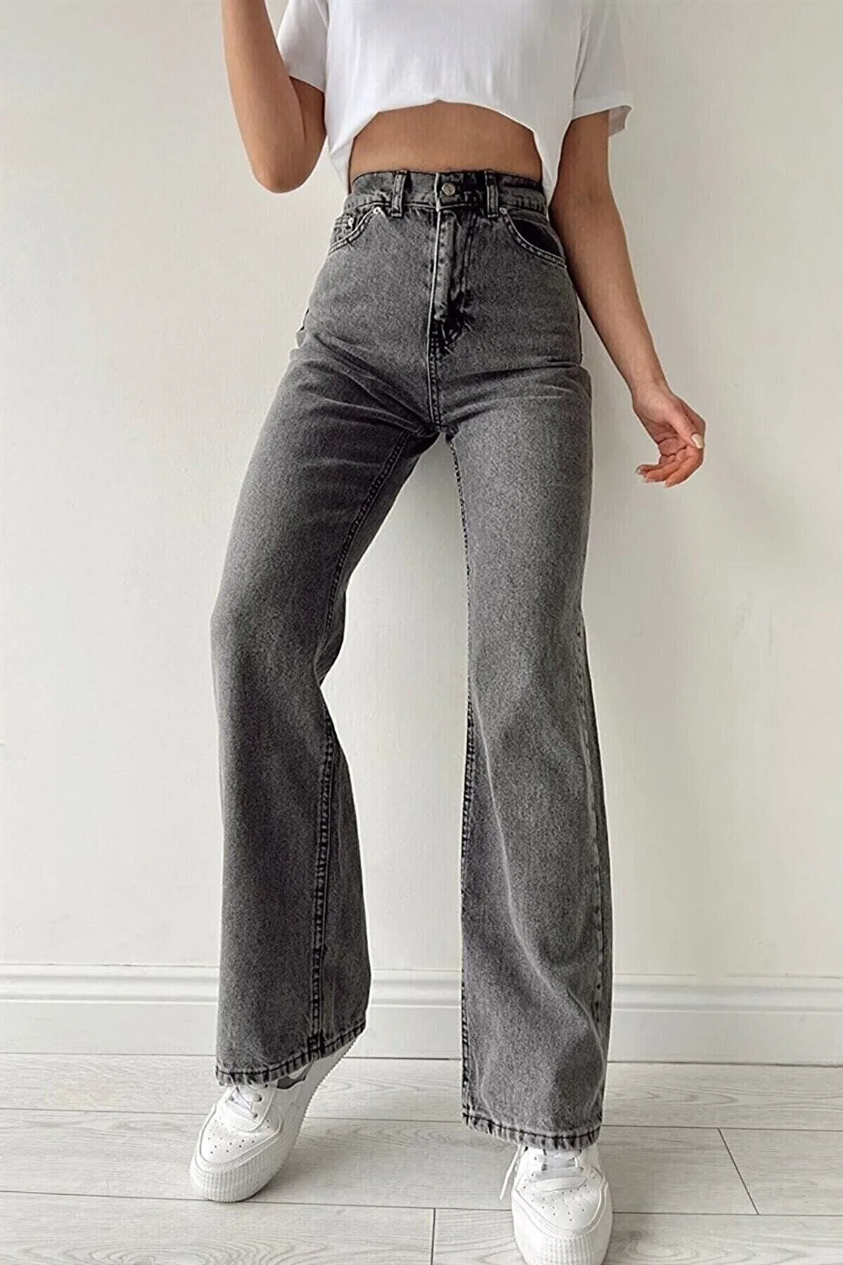 Trn JNS  Cesy Lycra Damen Jeanshose in Smoked Snow Wash mit superhoher Taille und lockerem Bein, lässige Hose
