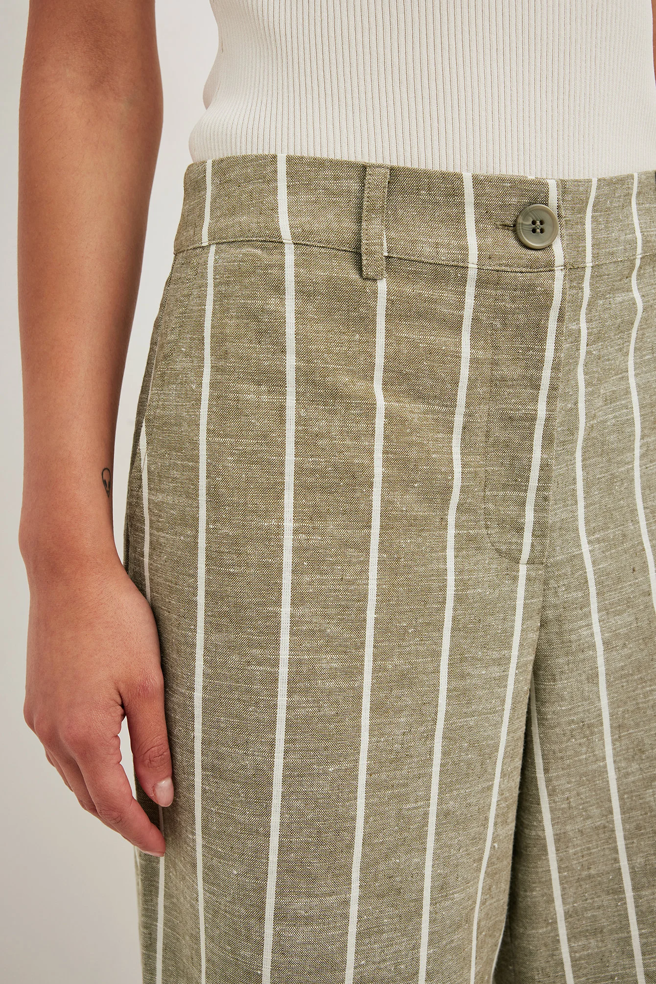 Gestreifte Hose mit mittlerer Taille