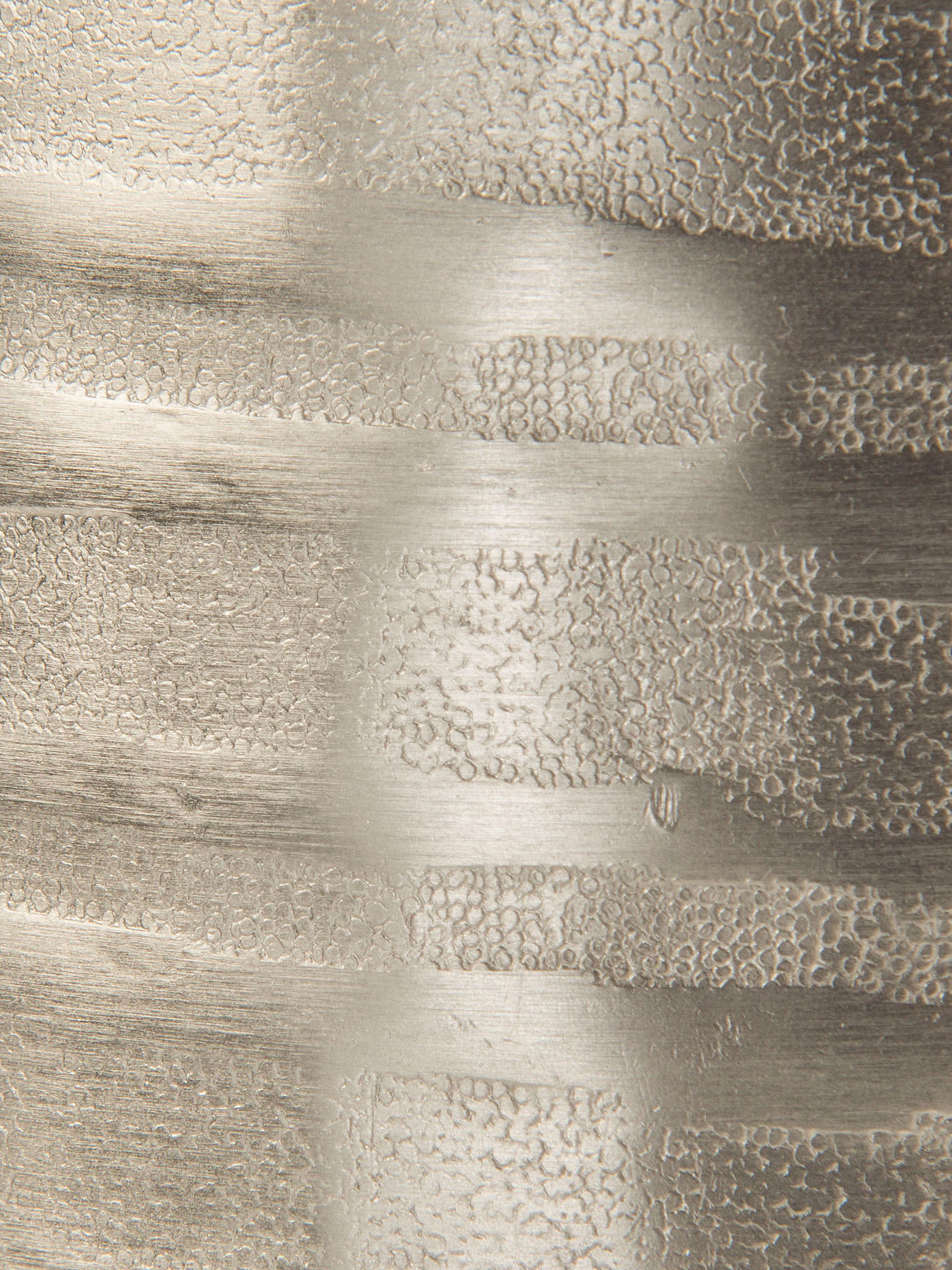 Matt Silver Linear Deko-Vase, Silber