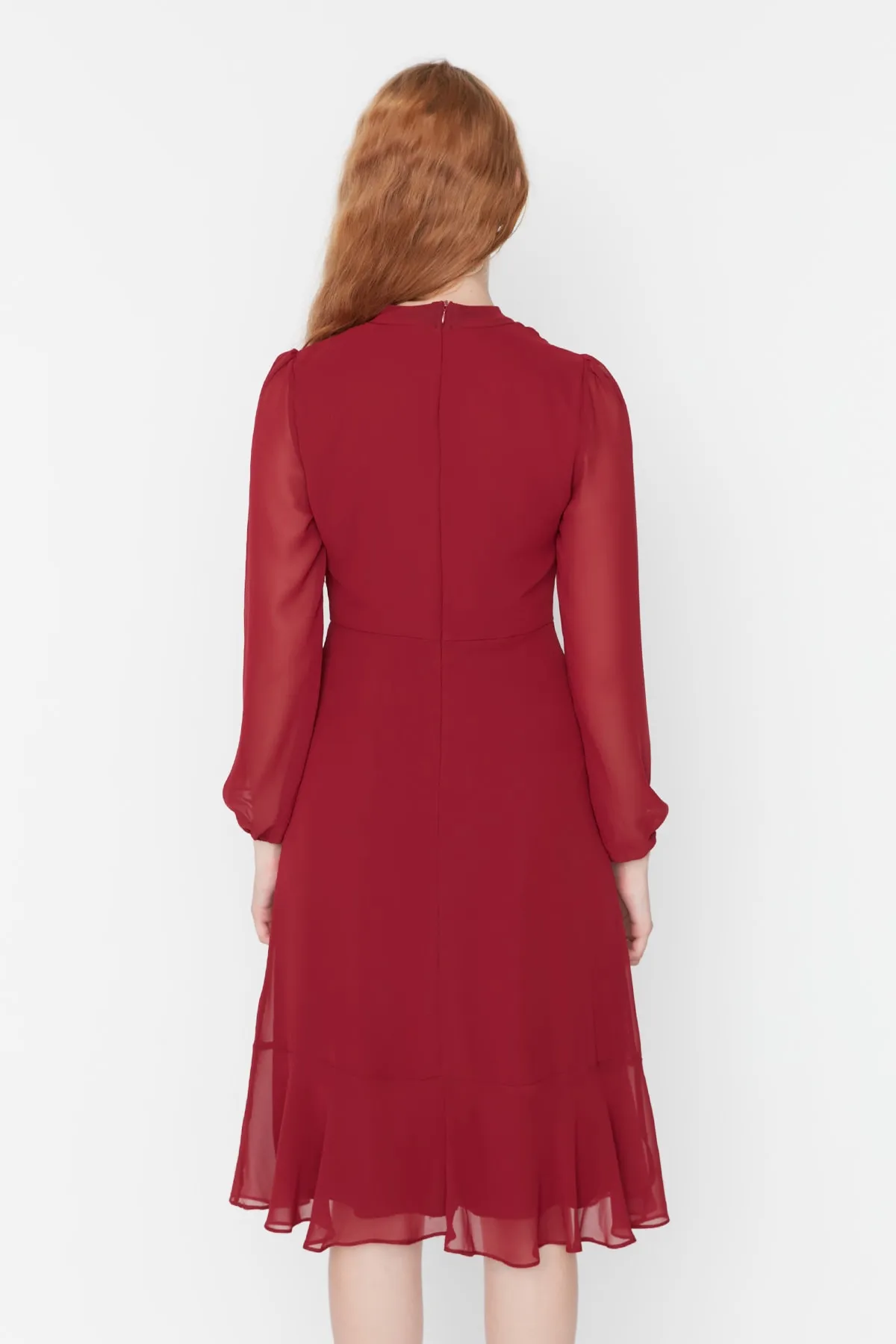 Trendyol Collection  Weinrotes Midi-gefüttertes Webkleid mit hohem Kragen TWOAW20EL1313