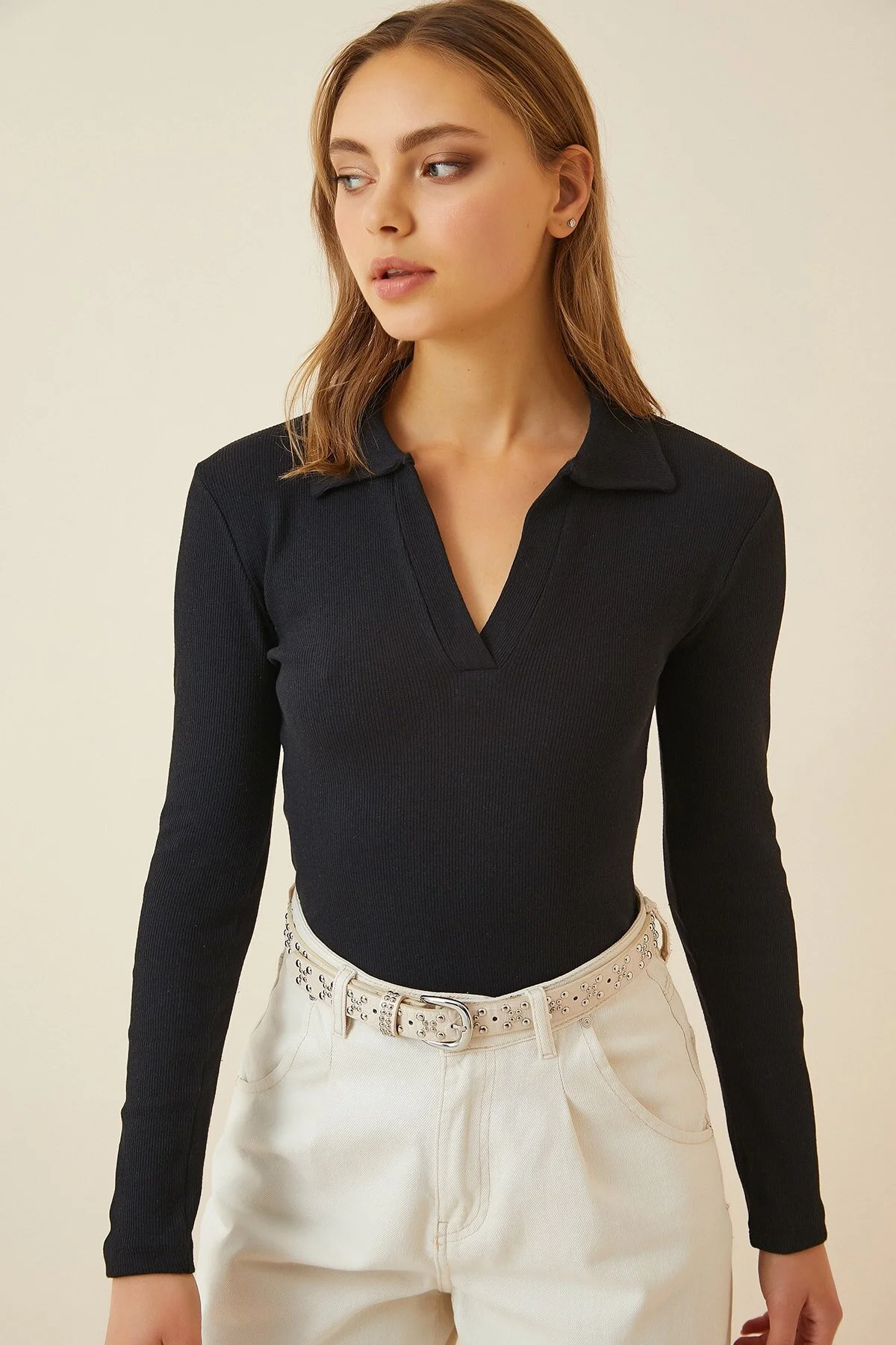 Happiness İstanbul  Schwarze gerippte Strickbluse mit Polokragen für Damen GT00111