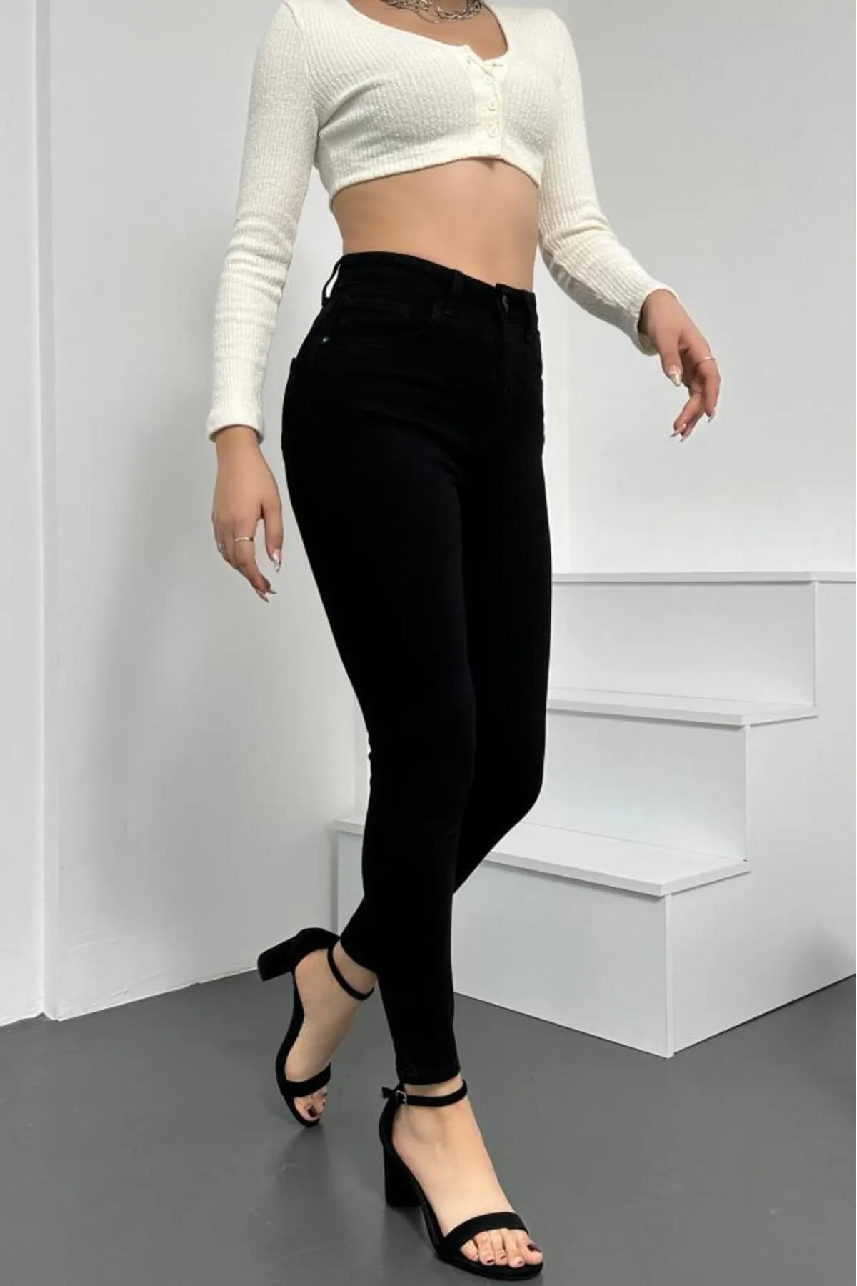 HLT JEANS  Damen-Jeanshose aus flexiblem Lycra-Denim in schwarzer Super-Skinny-Passform Hltjennieblack