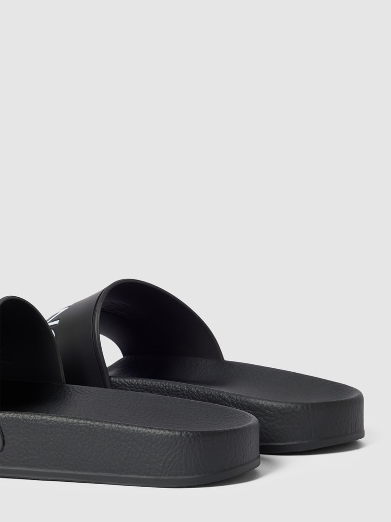 Slides mit Label-Detail Modell 'XENIA' in schwarz