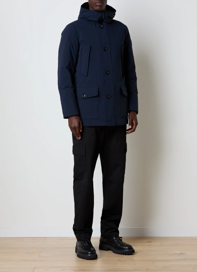 Prošívaná parka Woolrich Arctic s péřovou výplní a kapucí