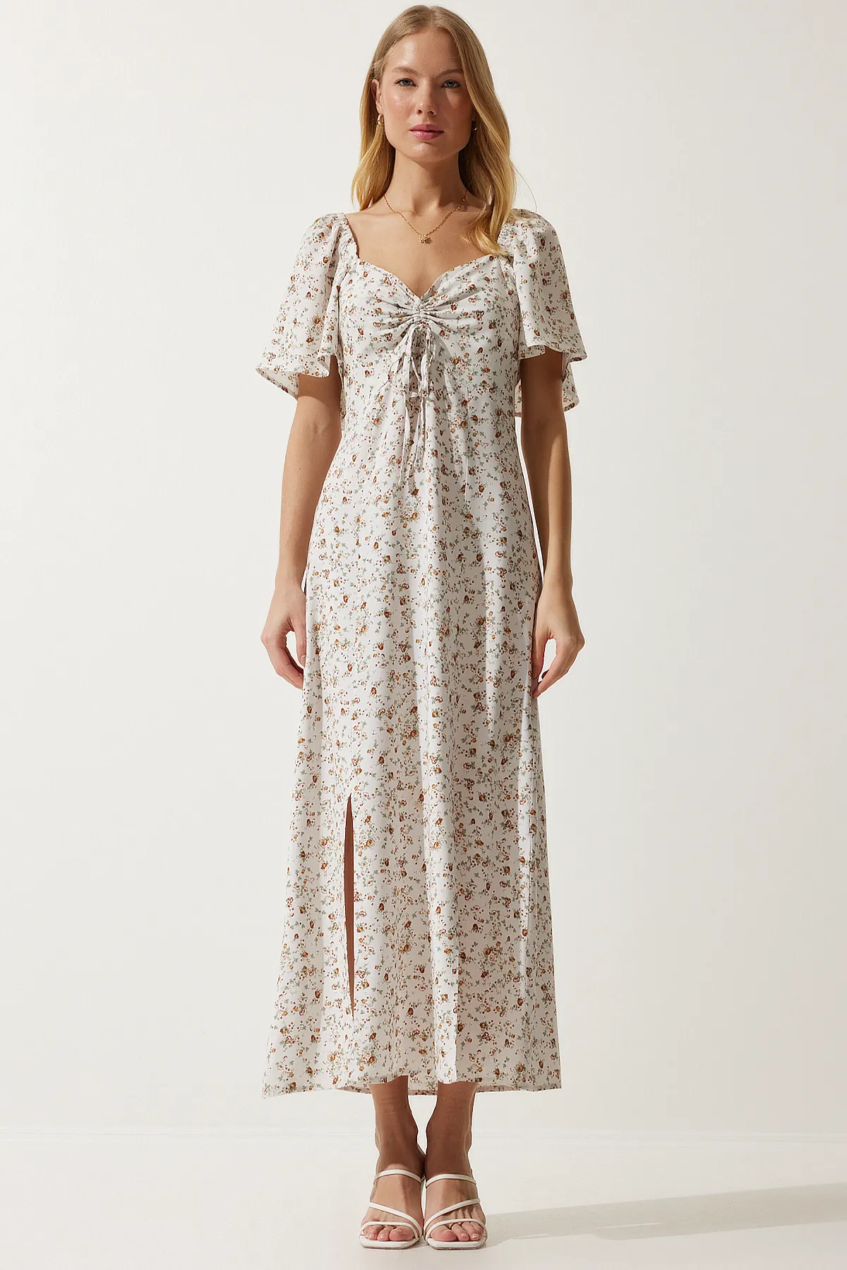 Happiness İstanbul  Ecrufarbenes, geschlitztes, detailliertes Volant-Viskosekleid für Damen UB00247
