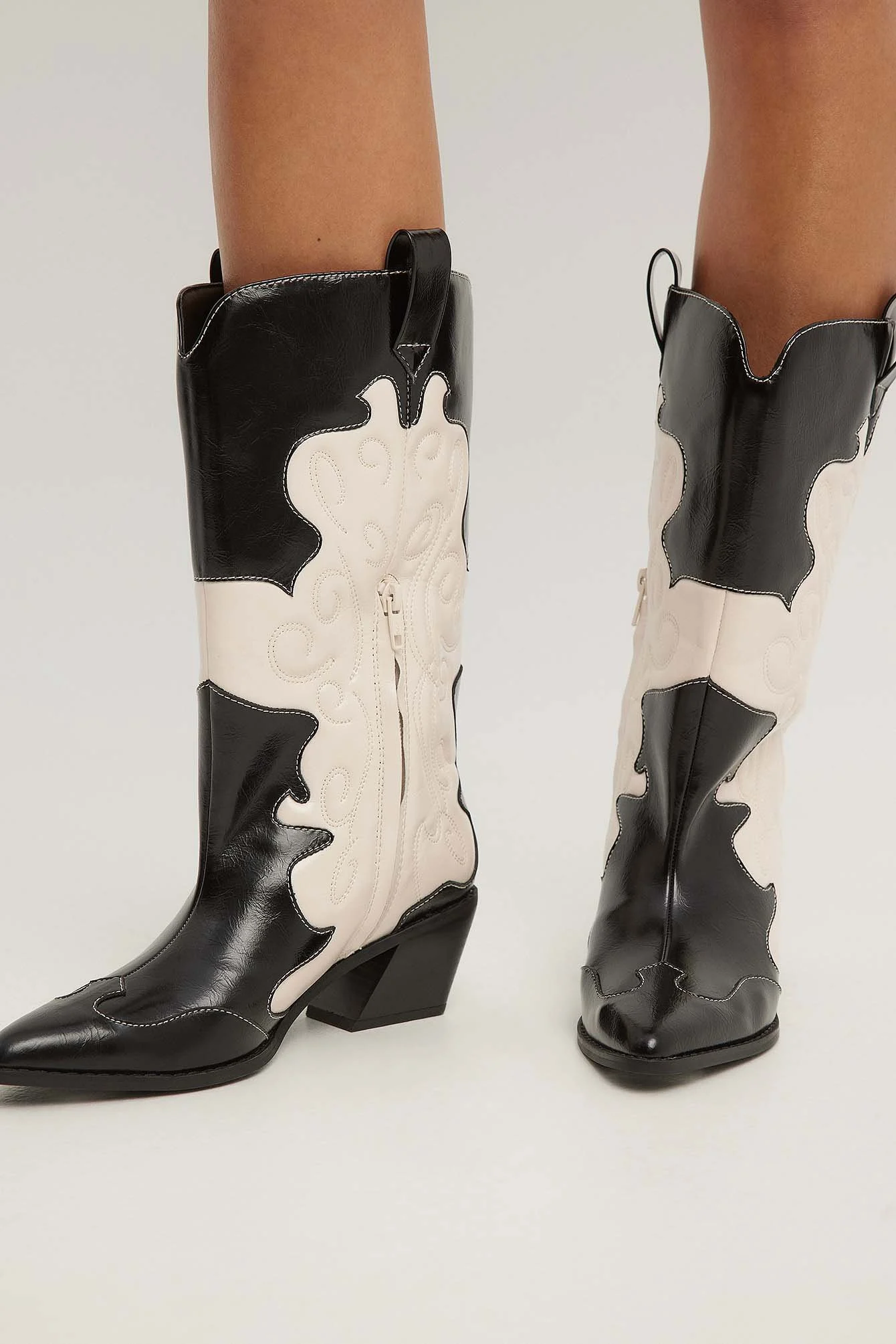Wadenhohe Cowboy-Stiefel