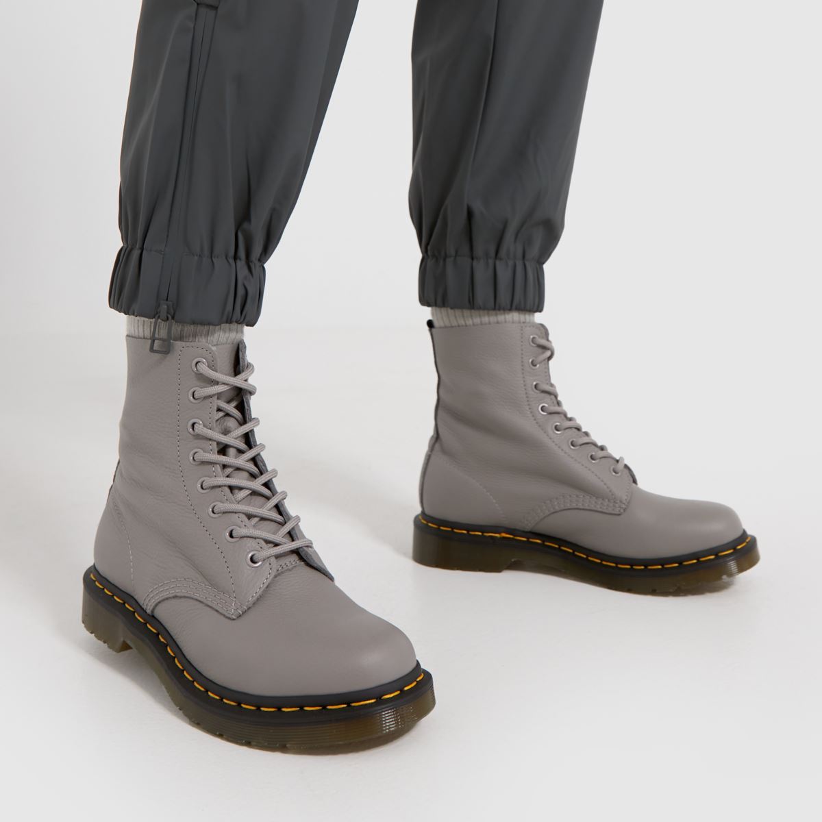 Boty Dr. Martens 1460 Pascal v šedé barvě