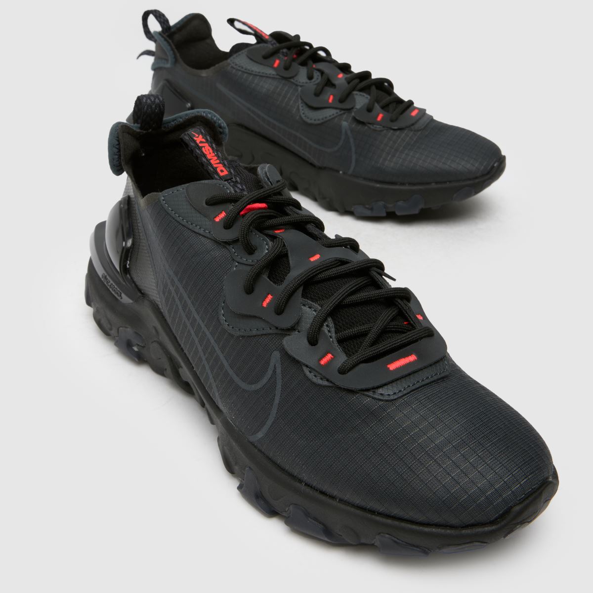Črni športni copati Nike React Vision