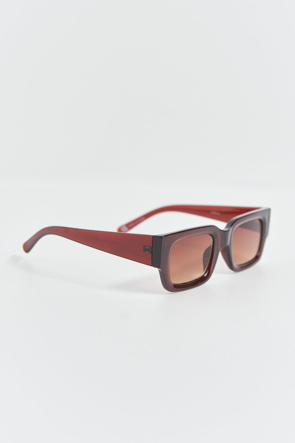 Slim classic sunglasses