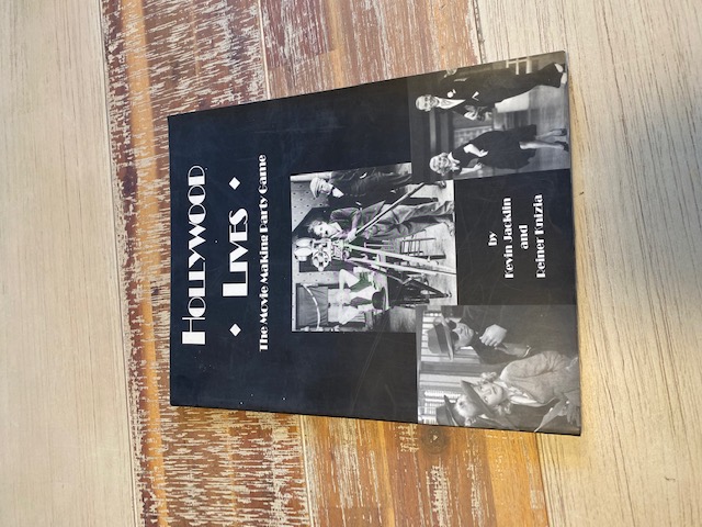 Hollywood Lives (engl.)