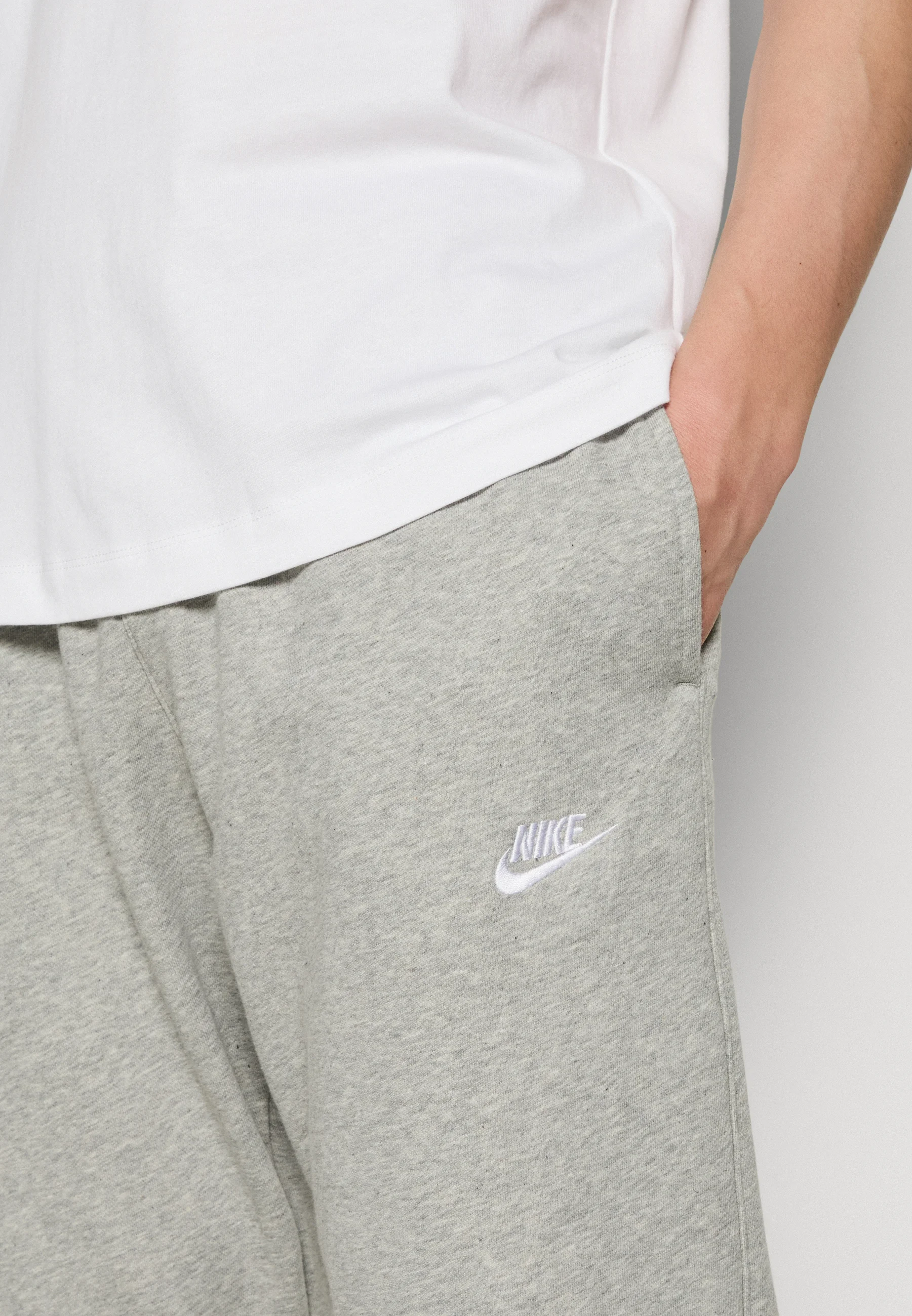 Nike Sportswear CLUB JGGR FT - Pantalones de chándal
