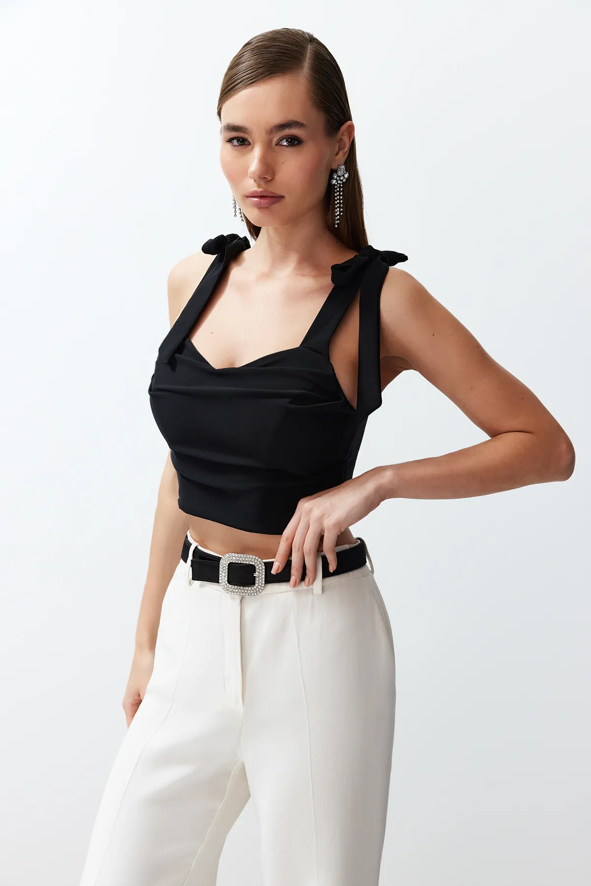 Trendyol Collection  Kurzes Bustier mit schwarzer Krawatte