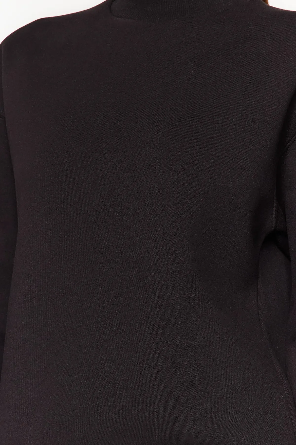 Trendyol Collection  Schwarzer Stehkragen, dicke Fleece-Innenseite, entspannte/bequeme Passform, lockeres Strick-Sweatshirt