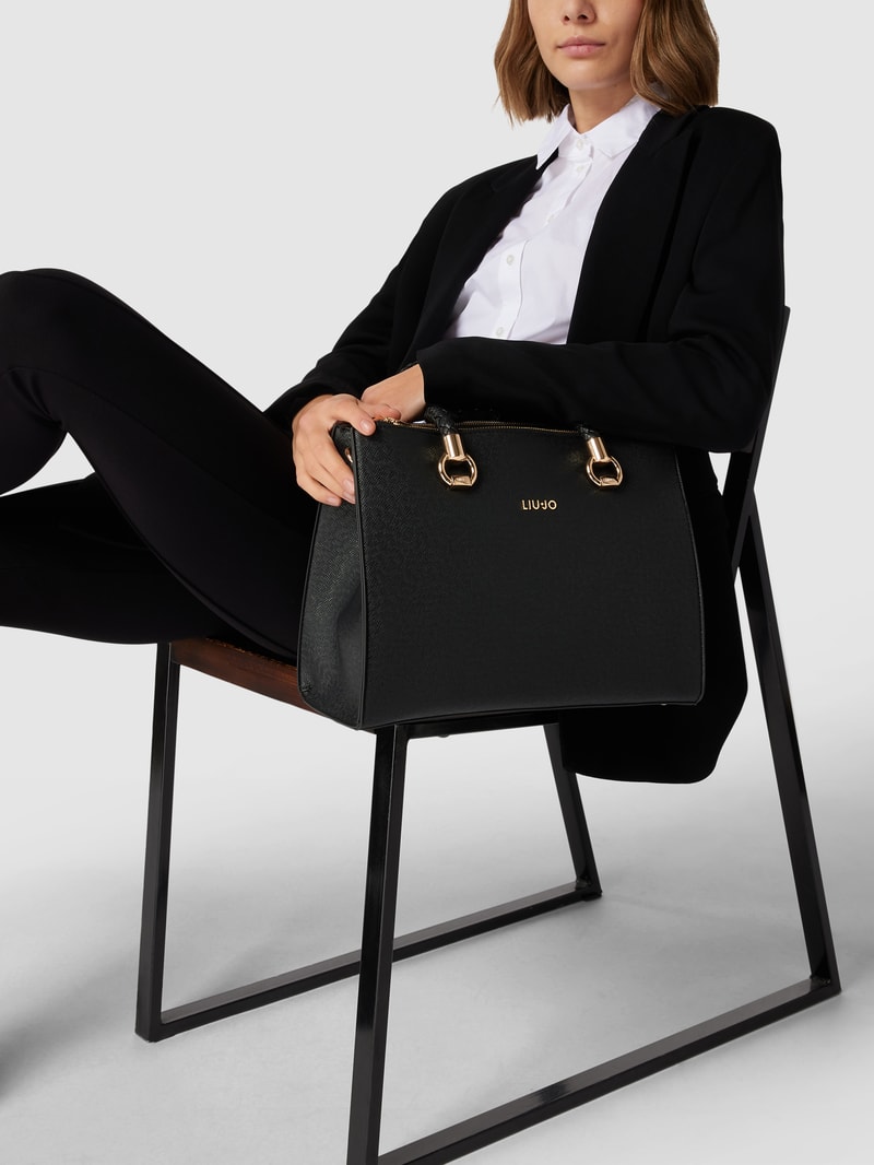 Handtasche mit Label-Detail Modell 'Manhattan' in schwarz