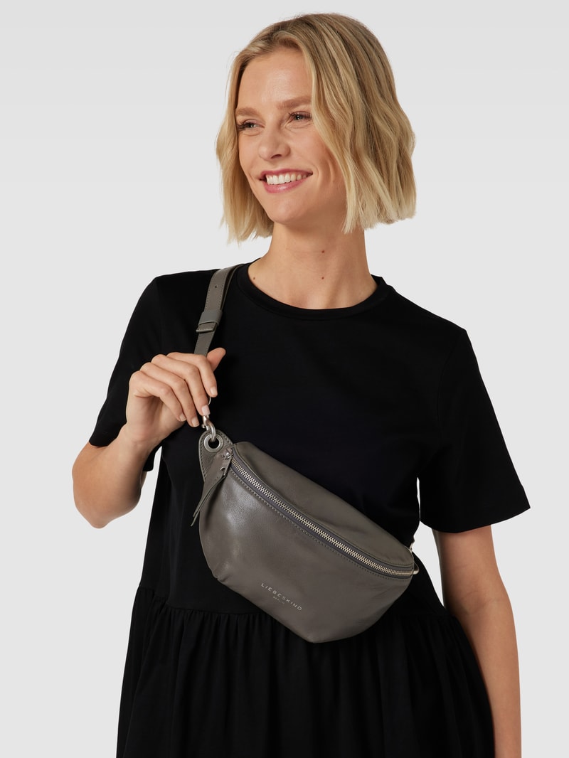 Crossbody Bag aus Leder Modell 'Tavia' in dunkelgrau
