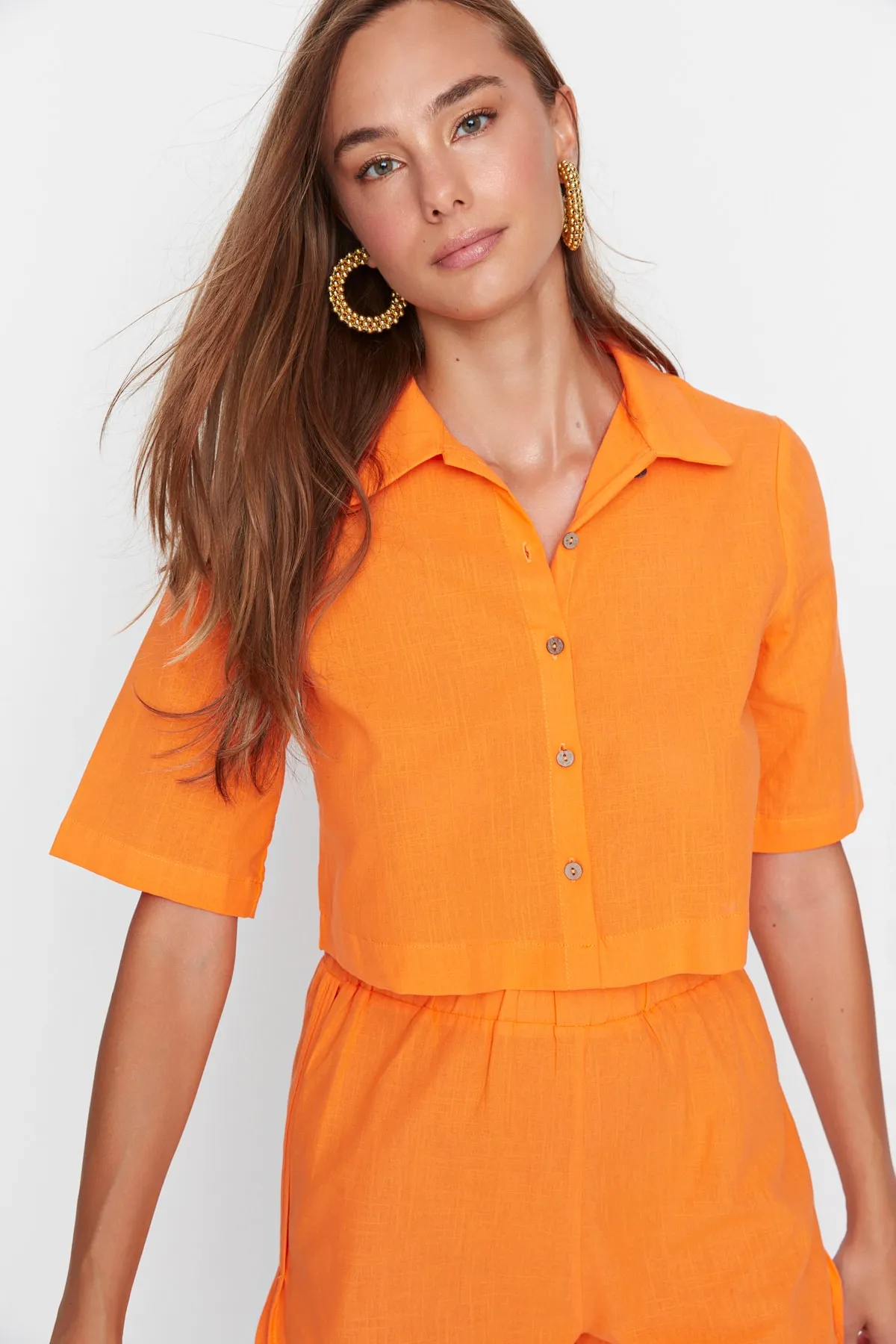 Trendyol Collection  Orangefarbenes Oberteil- und Unterteil-Set mit Kragendetail TBESS21AU0168