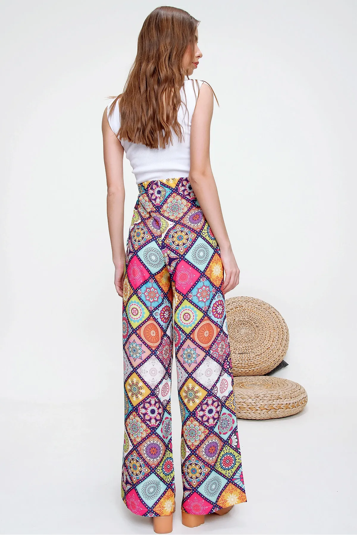 Trend Alaçatı Stili  Fuchsia gemusterte, entspannt geschnittene Damenhose ALC-X6016