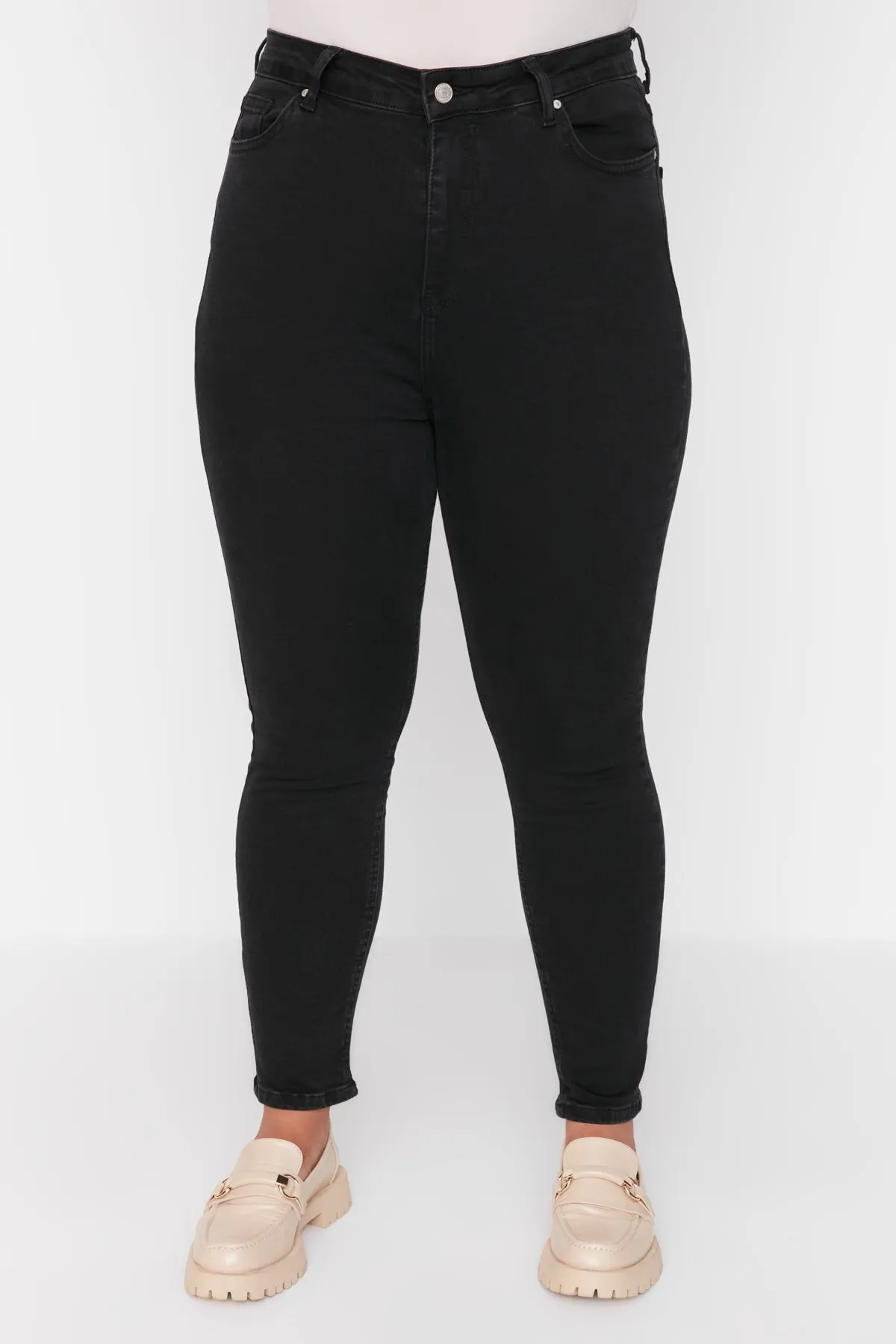 Trendyol Curve  Schwarze, dehnbare Skinny-Jeans mit hoher Taille TBBAW23CJ00032
