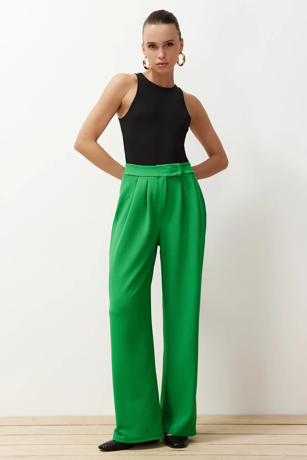 Trendyol Collection  Grüne Strickhose mit hohem Bund, weitem Bein und Klettverschluss, weit geschnitten, TWOAW24PL00177
