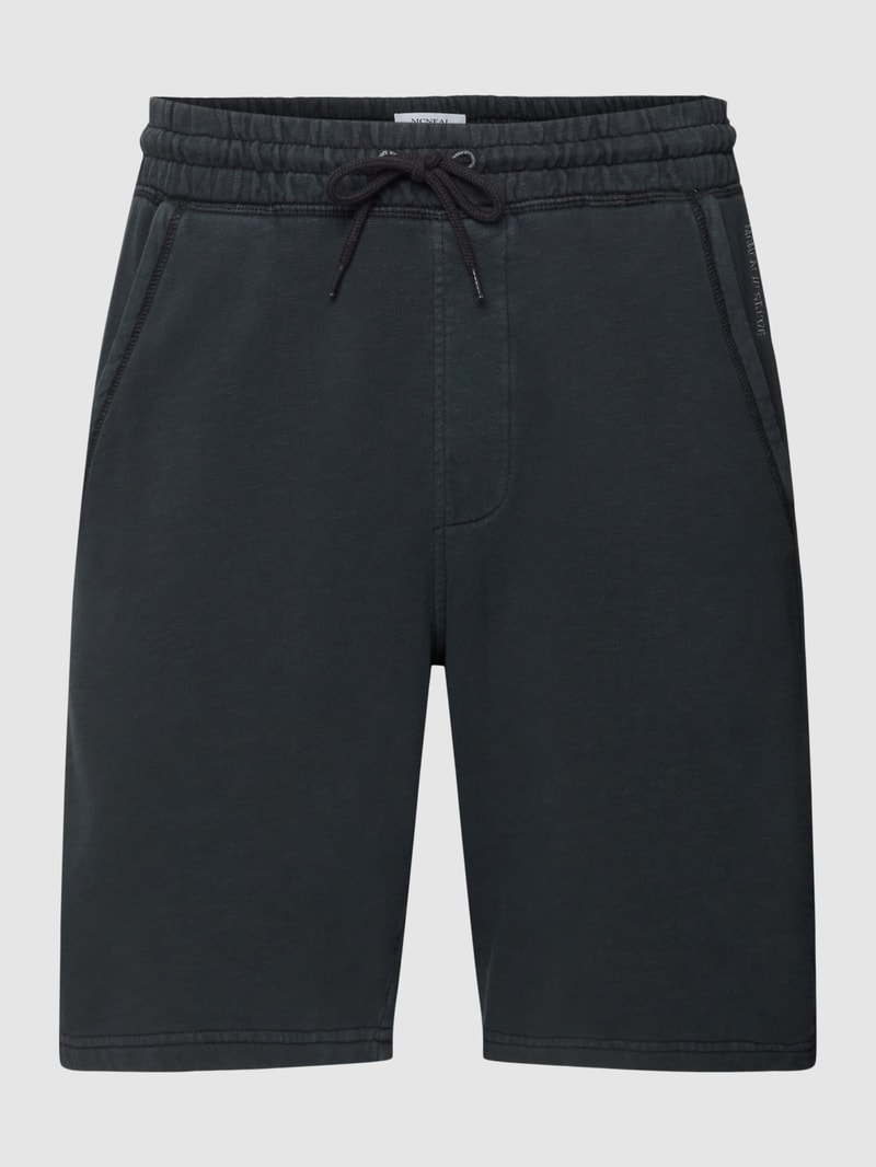 Shorts mit seitlichen Eingrifftaschen in schwarz