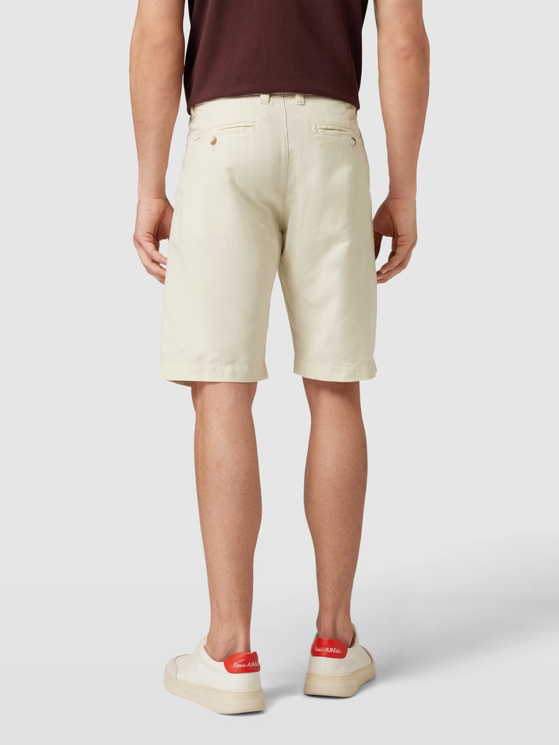Chino-Shorts mit französischen Eingrifftaschen in offwhite