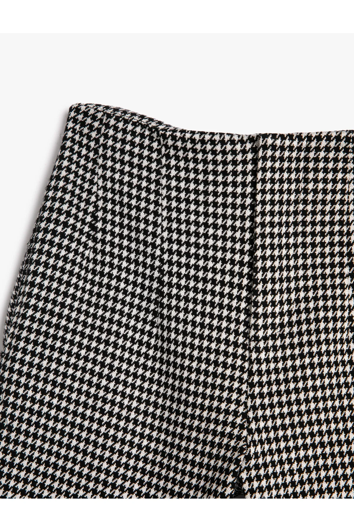 Koton  Hose mit hoher Taille und Faltendetails, weicher, strukturierter, elastischer Taille