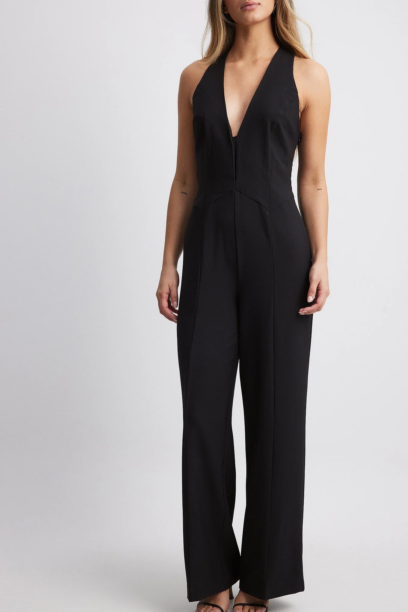 Neckholder-Jumpsuit mit gerader Passform
