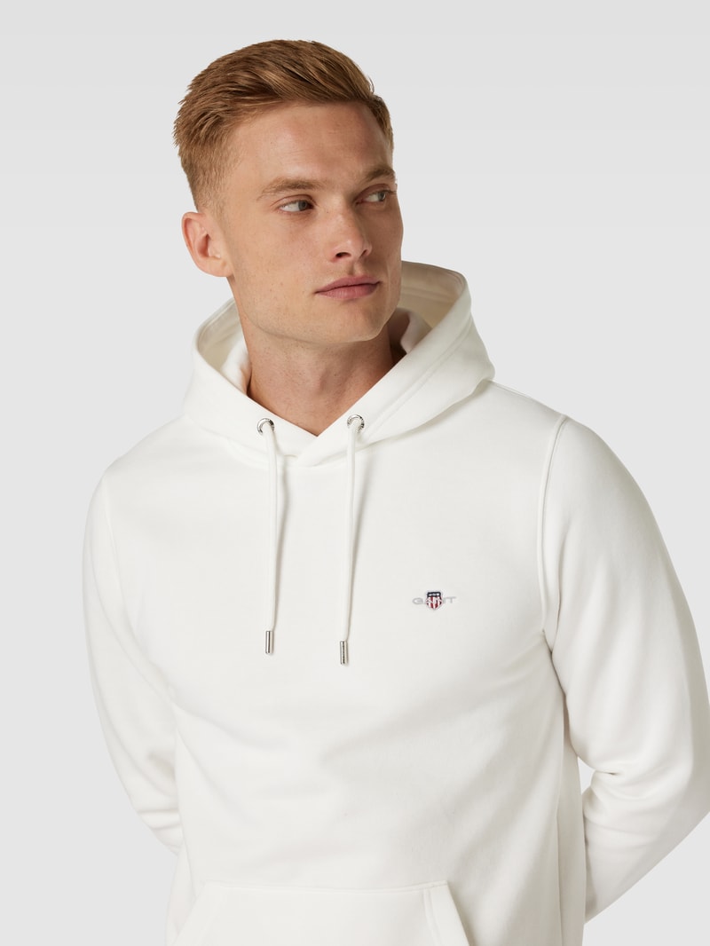 Hoodie mit Label-Stitching Modell 'SHIELD' in offwhite