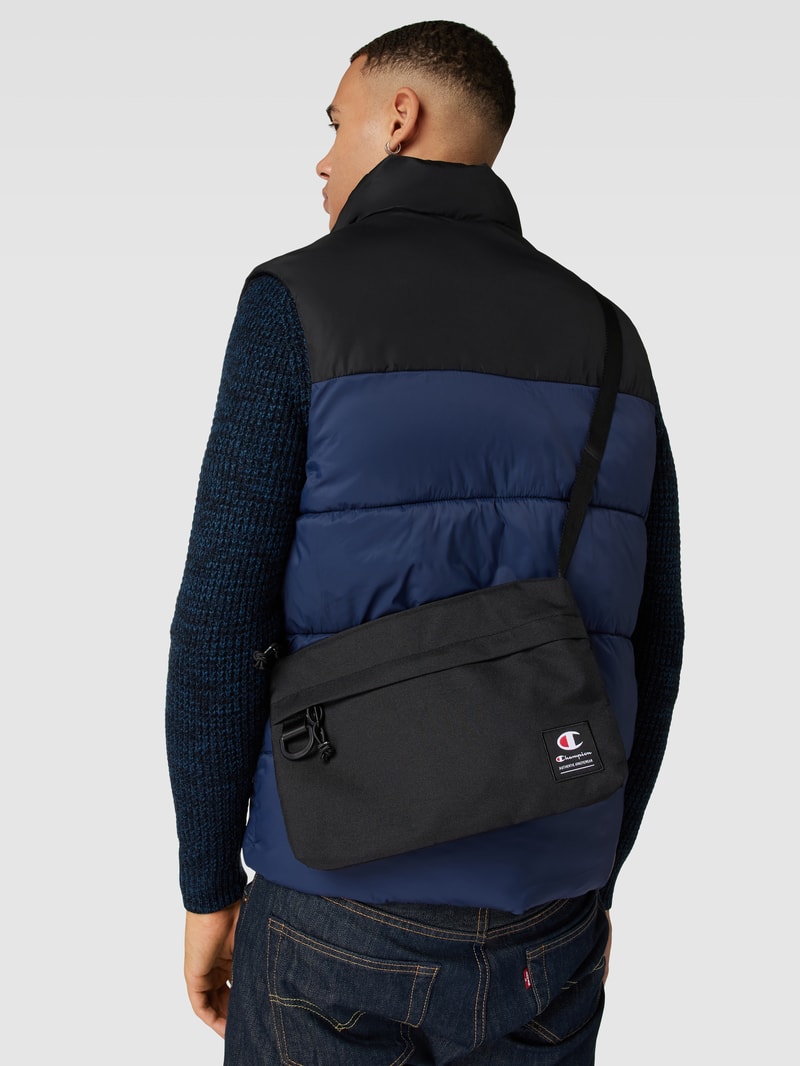 Crossbody Bag mit Champion in schwarz