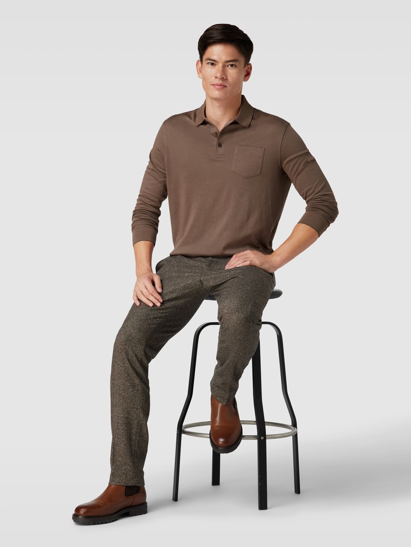 Poloshirt mit Brusttasche in taupe