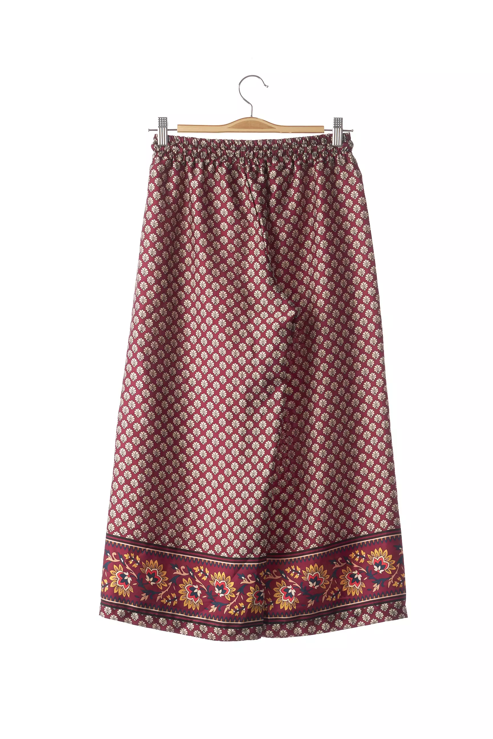 Sans Marque Pantacourts Femme couleur rouge