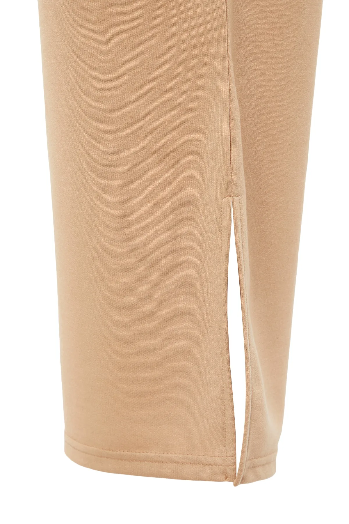 Trendyol Curve  Beiges Pyjama-Set mit Strickbündchen und Schlitz TBBAW23AI00055