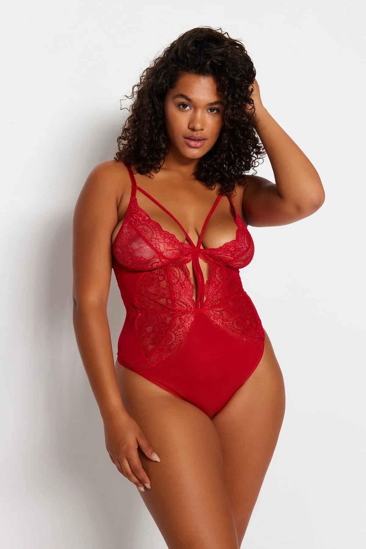 Trendyol Curve  Roter Spitzen-Body mit Details TBBSS23CS00000