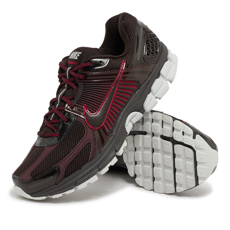 NIKE Zoom Vomero 5 