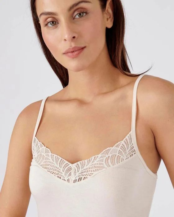 Body orné de dentelle, invisible Thermolactyl