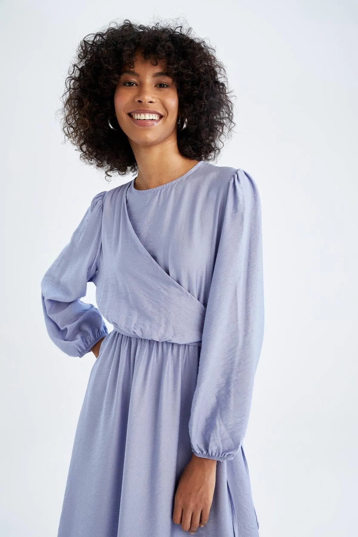 DeFacto  A-Linien-Maxi-Langarmkleid mit Rundhalsausschnitt