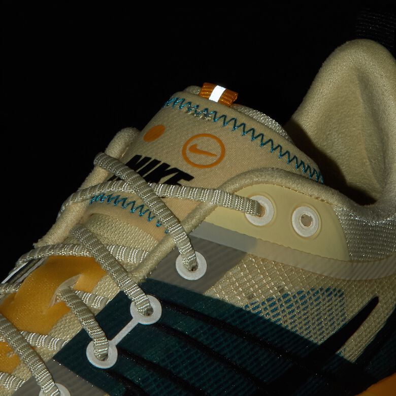 NIKE Wmns Lunar Roam alabaster/black-lemon drop-green abyss
