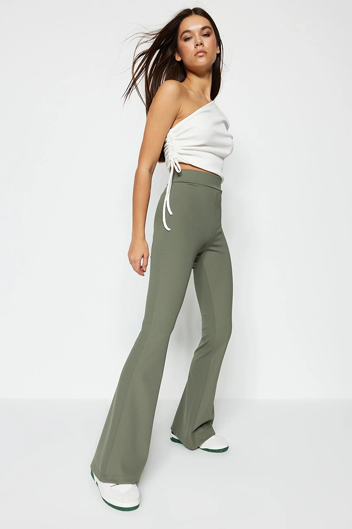 Trendyol Collection  Khakifarbene, gerippte, ausgestellte/spanische Leggings mit hoher Taille und gestrickter Hose TWOSS23PL00135