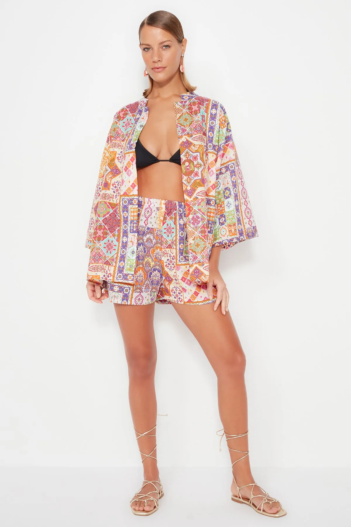 Trendyol Collection  Set aus Hemd und Shorts aus 100 % Baumwolle mit ethnischem Muster TBESS23AU00010