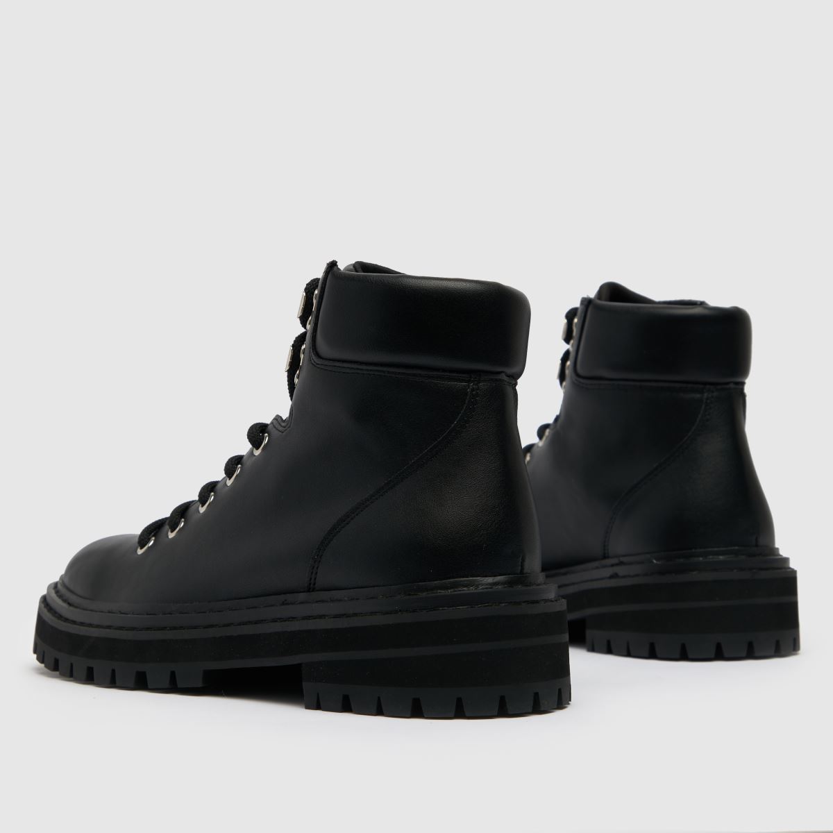 Schuh Alanah vastag túrabakancs fekete színben