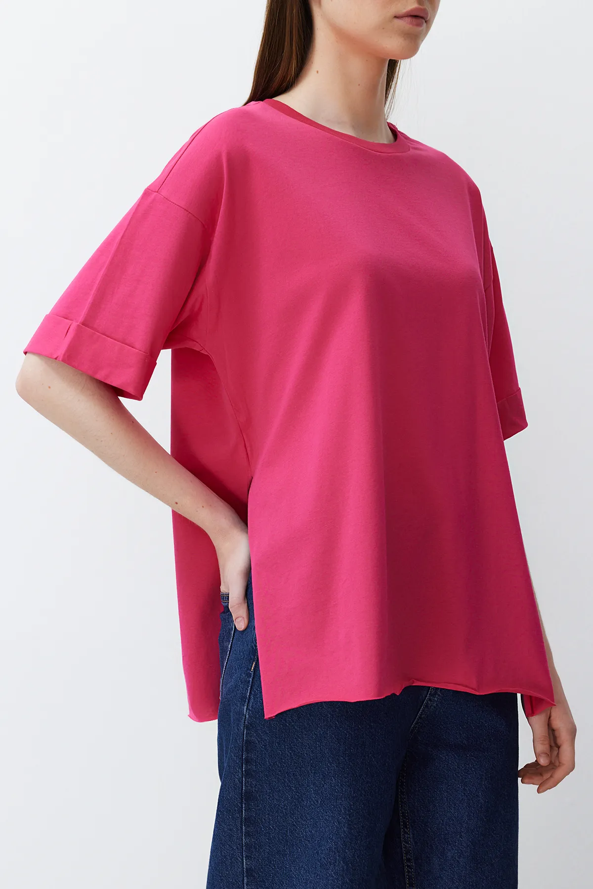 Trendyol Collection  Rosa, 100 % Baumwolle, zweiarmig, asymmetrisches Boyfriend-Strick-T-Shirt TWOSS20TS0828