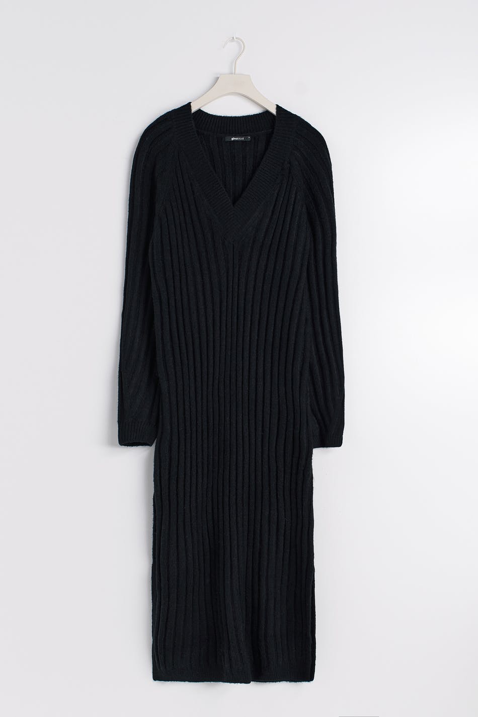 V-neck knitted dress